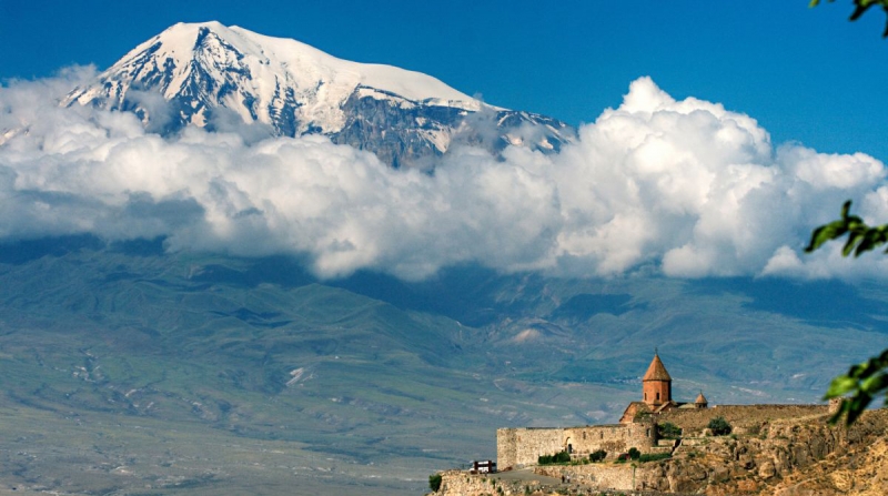 Ukraynalı kadın dağcılar Ağrı Dağını Antalya sandı! 