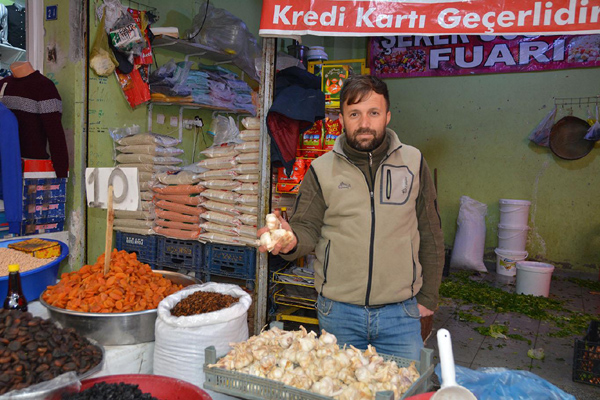 VİRÜS NEDENİYLE SARIMSAK FİYATI TAVAN YAPTI