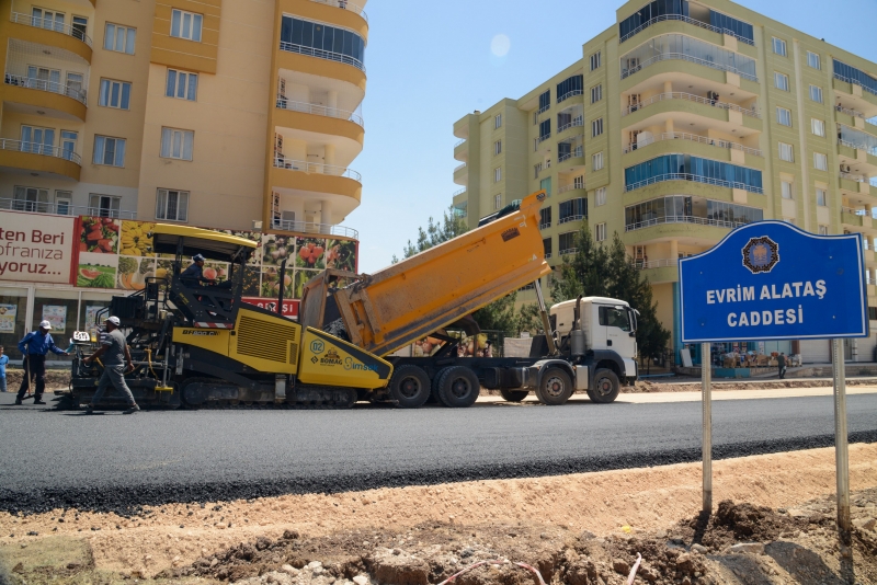 Yeni yol açma ve genişletme çalışmaları sürüyor 