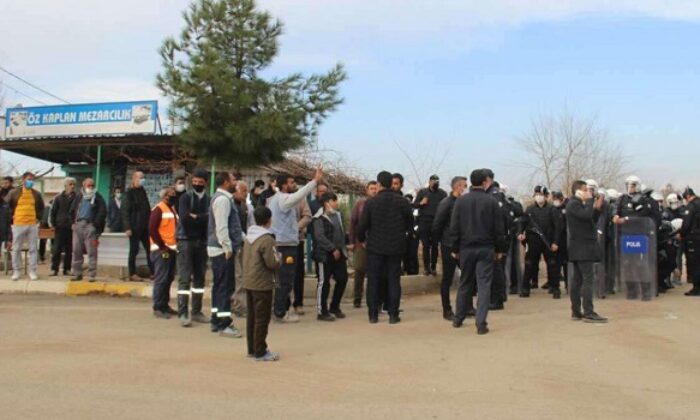 Yeniköy mezarlığı yıkım kararına ateşli protesto