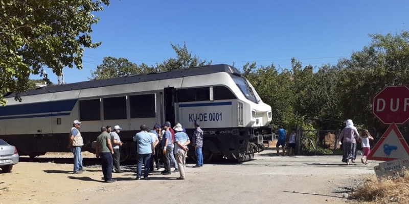 Yük treni raydan çıktı, faciadan dönüldü 