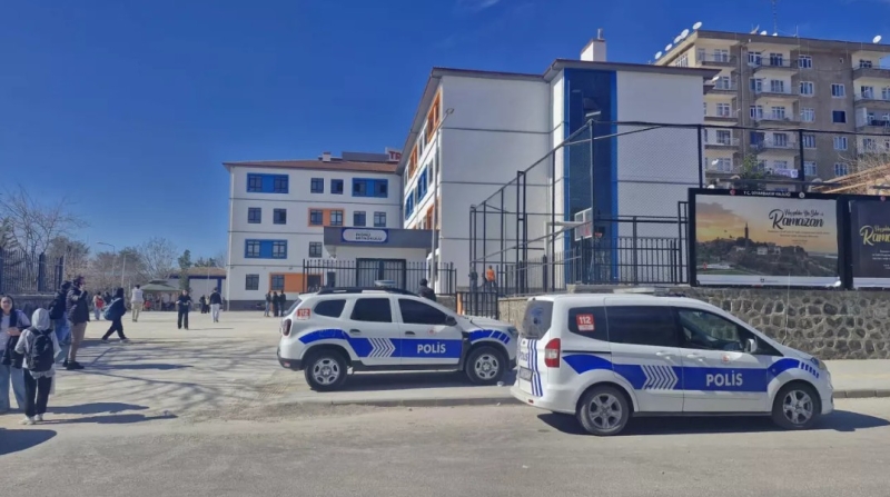 Cıva zehirlenmesi iddiası: Çok sayıda öğrenci hastaneye kaldırıldı!