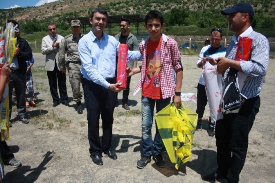 Dicle'de Uçurtma Şenliği Yapıldı