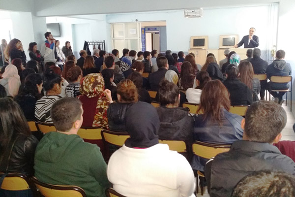 Ergani MYOç™da çœGençlik ve Dinç konulu seminer