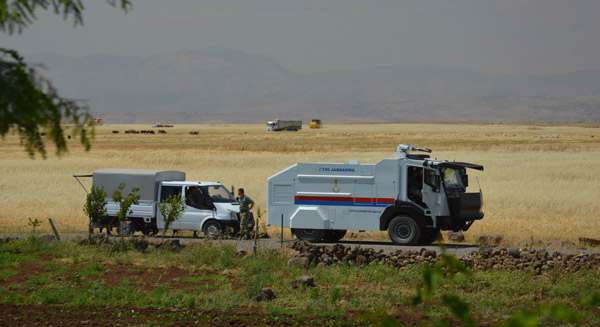 Ergani'de Jandarma kontrolünde hasat