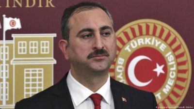 Adalet Bakanı Gül:Gerekirse Anayasa'yı bile değiştiririz