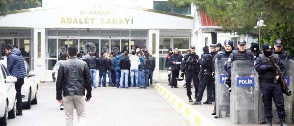 Tecavüzcüye yine ç˜saygın tutumç™ indirimi!