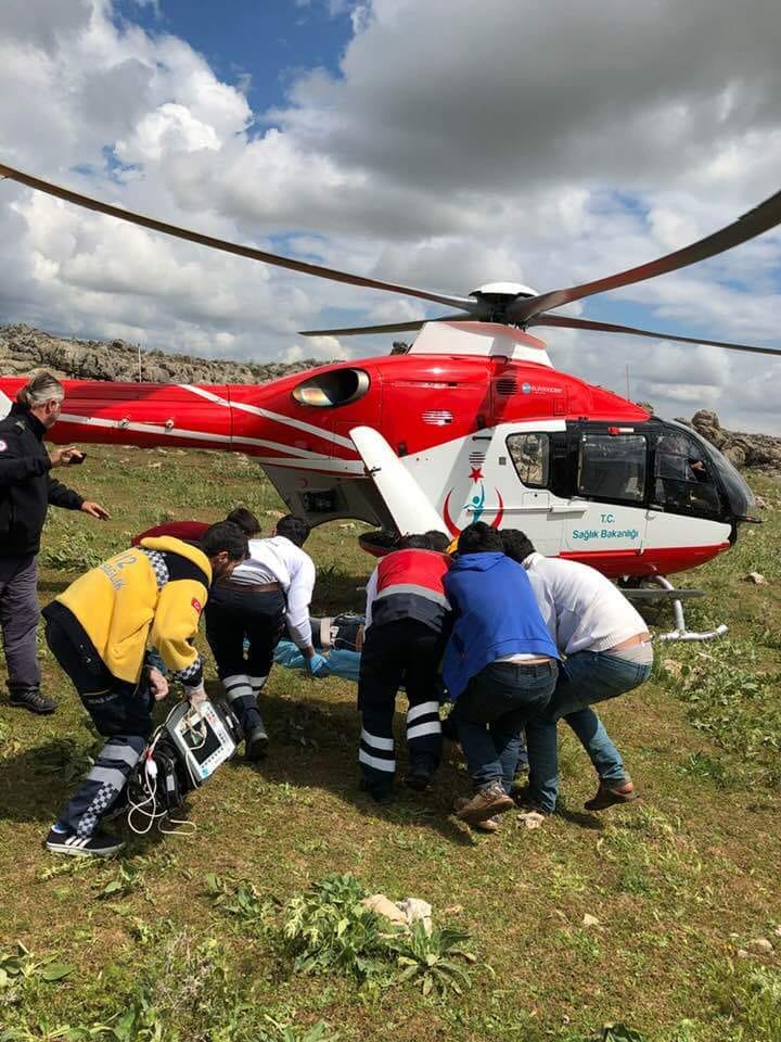 Dağlık bölgeden helikopter ambulansla alınarak hastaneye kaldırıldı