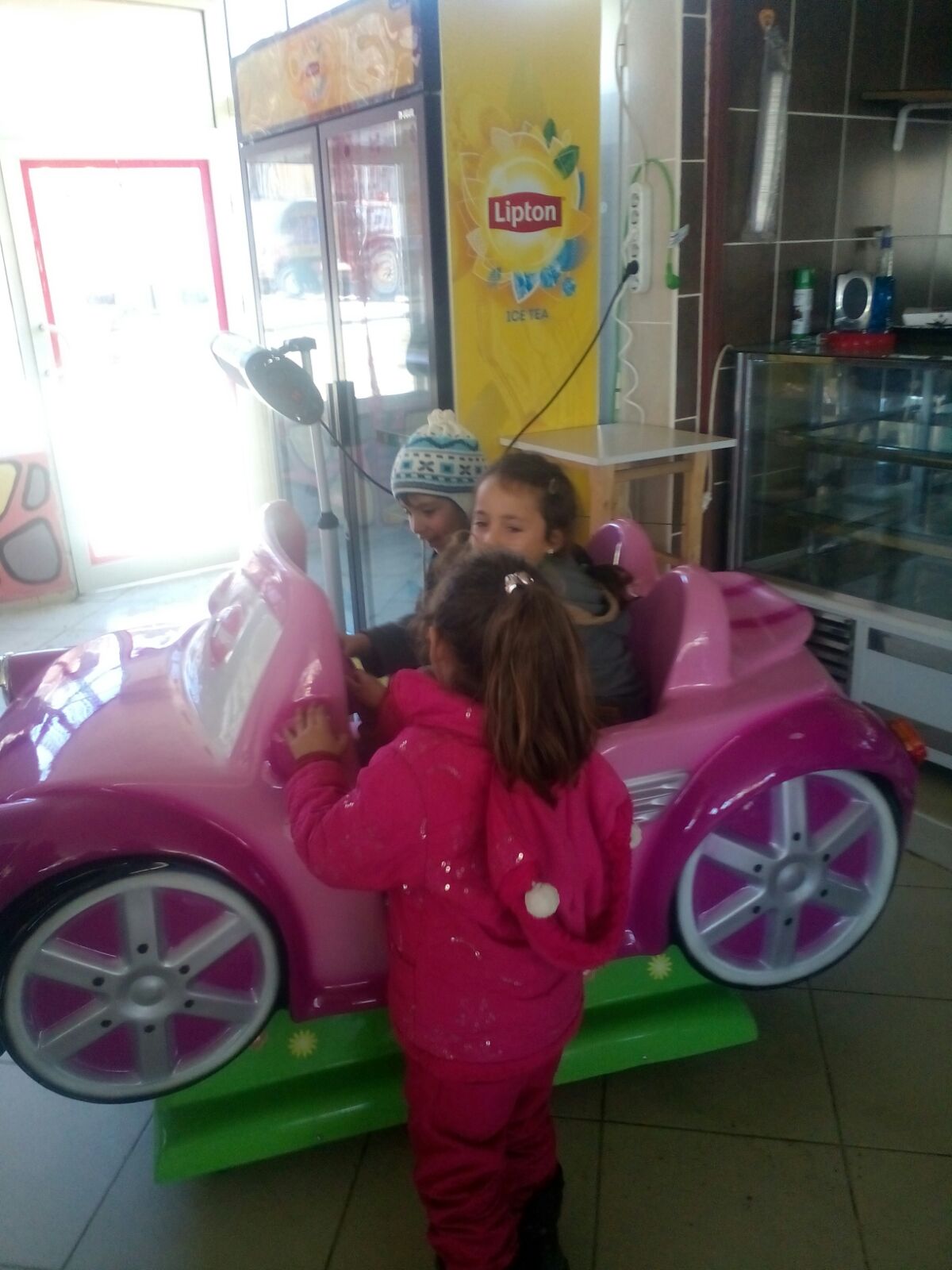 KA–Y A‡OCUKLARI EĞLENCE MERKEZLERiNDEN FAYDALANIYOR