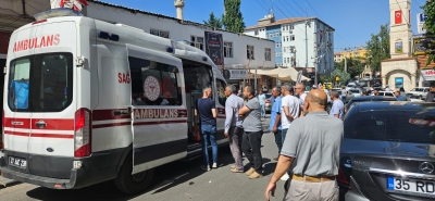 Annesinin elinden kaçan çocuğa otomobil  çarptı