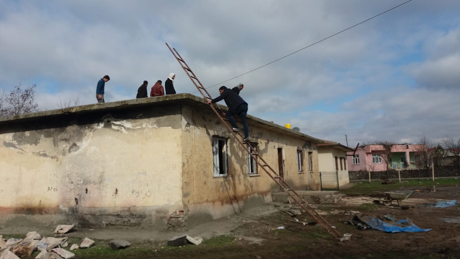 Veliler Okulu Onardı