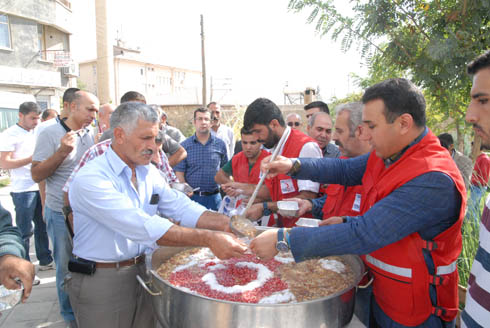 KIZILAY AŞURE DAĞITTI