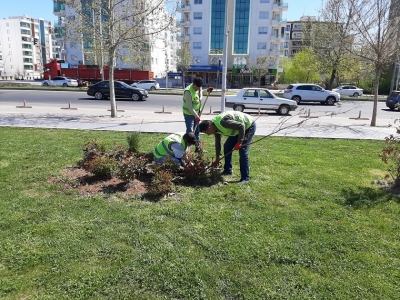 Bağlar Belediyesi Ramazan ayında Park ve Bahçelerde bakım ve onarım yapıyor 