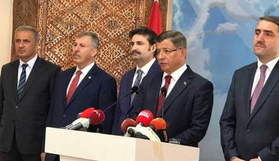Davutoğlu AK Parti’den istifa etti: Yeni bir hareket inşa etmek için yola çıkıyoruz 