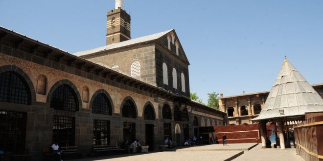 Diyarbakır'da 813 kişiye bir cami düşüyor
