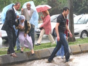 Diyarbakır'da arife günü afet gibi yağmur