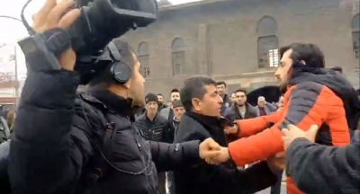 Diyarbakır’da gazeteciye saldırı: Burada Kürtçe konuşamazsınız