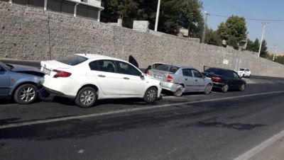 Diyarbakır’da zincirleme trafik kazası: 1 yaralı