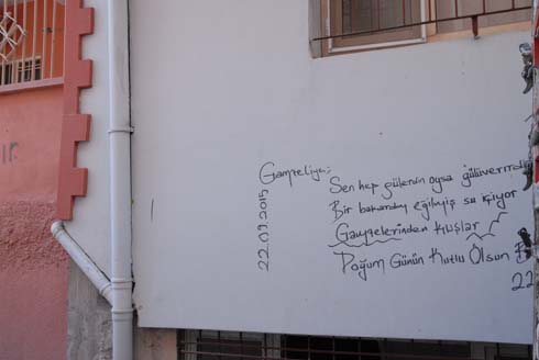 DUVARLAR AŞK MEKTUPLARINA DA–NDAœ