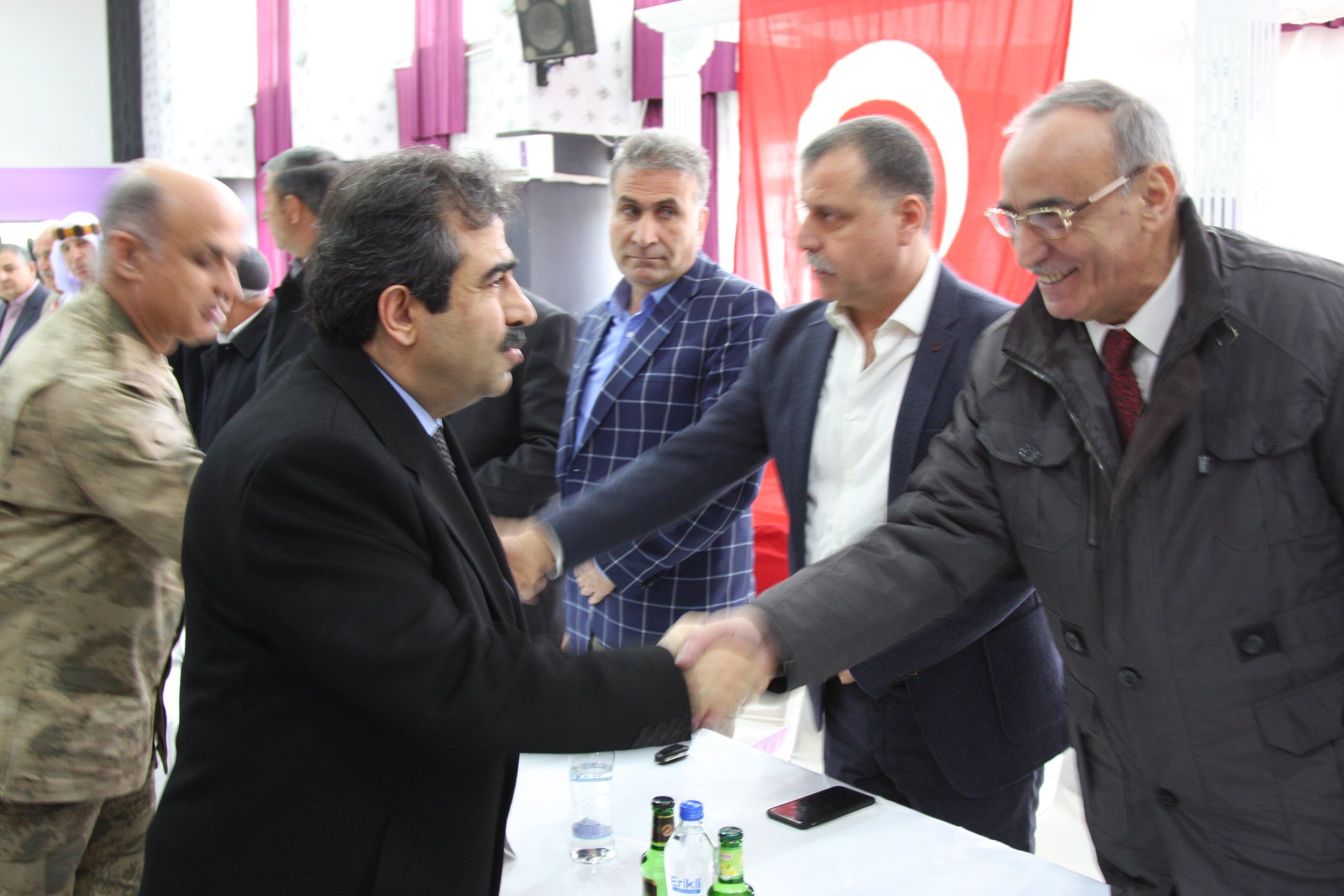 Vali Güzeloğlu, Erganiç™de kanaat önderleri ile bir araya geldi