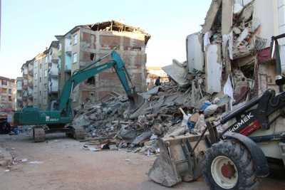 ELAZIĞ DEPREMİNDE HAYATINI KAYBEDENLERİN SAYISI 35’E YÜKSELDİ