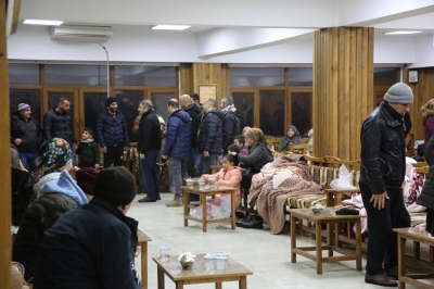 Ergani Kaymakamı Karaaslan, deprem mağdurlarını ziyaret etti