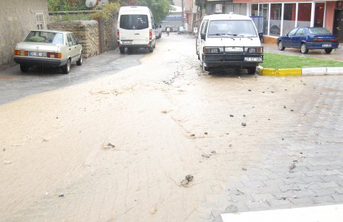 YAĞMUR HAZIRLIKSIZ YAKALADI