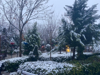 Ergani'de beklenen kar yağdı