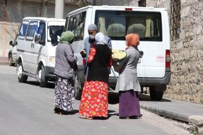 Ergani'de dilenciler kol geziyor, vatandaş rahatsız