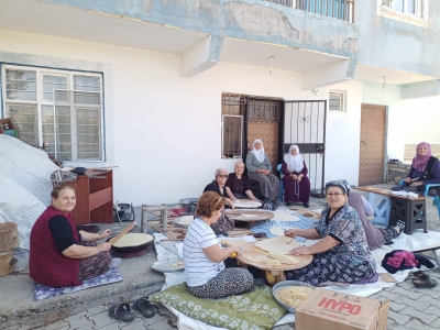 Ergani’de imece ile kışlık makarna hazırlıyorlar