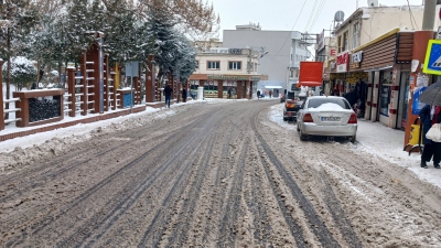 Ergani’de kar nedeniyle hayat neredeyse durdu