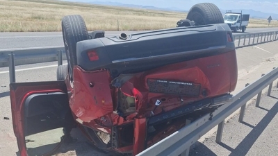 Ergani’de otomobil takla attı: 2 yaralı