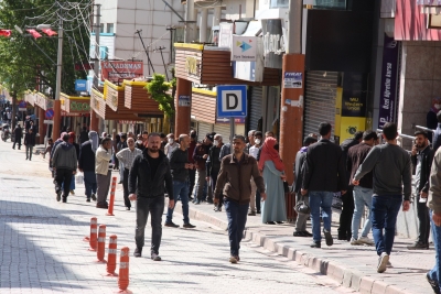 Ergani’de sosyal mesafe kuralına uyulmuyor