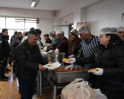 Ergani’de yüzlerce kişi iftar çadırında buluştu