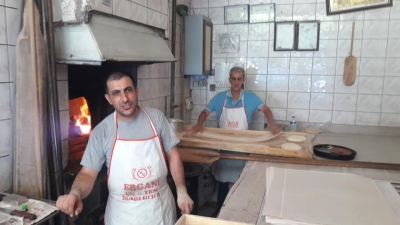 Erganili fırıncıların sıcakla imtihanı!