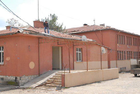 ESKi HASTANENiN YIKIMINA BAŞLANDI