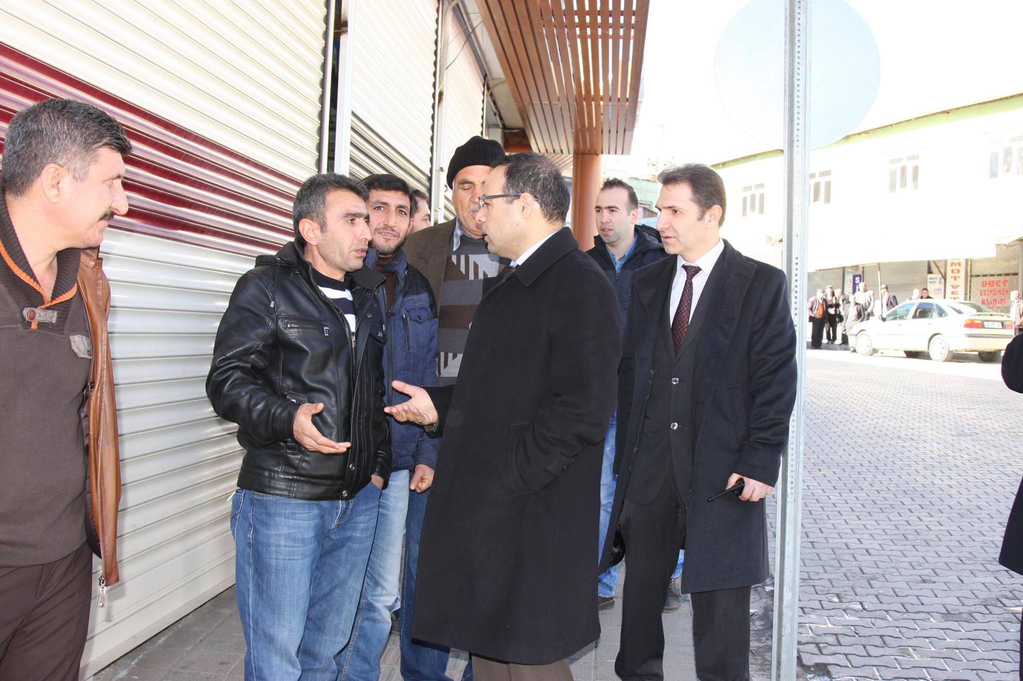 Kaymakam Yonsuz, esnafın dükkanlarını açmasını istedi