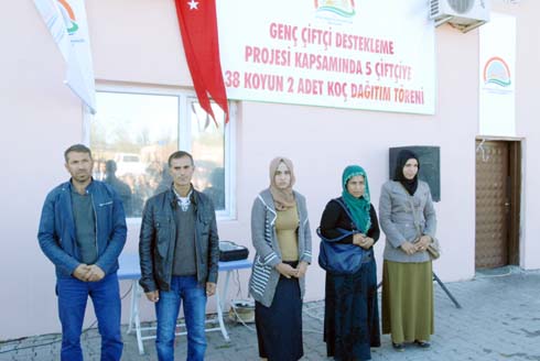 A‡iftçilere Küçük Baş Hayvan Dağıtıldı