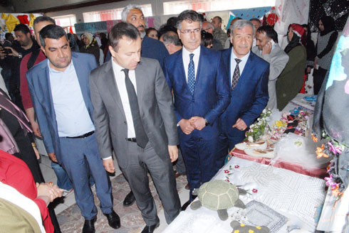 HALK EĞiTiM MERKEZiNDEN YILSONU SERGiSi