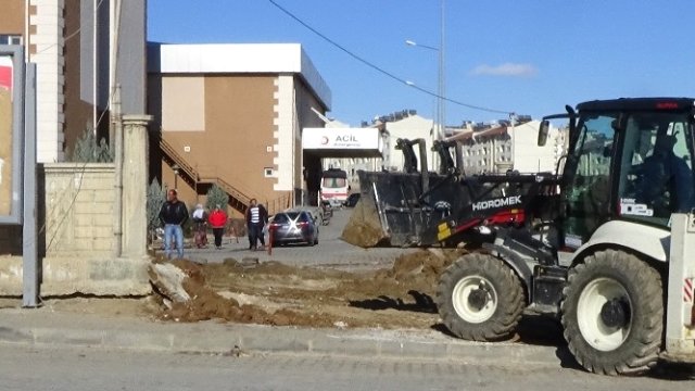 Ergani'de Acil Servise Ayrı Giriş Kapısı