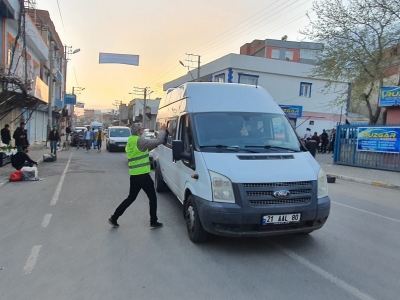 İftara yetişemeyenlere kumanya dağıtıldı