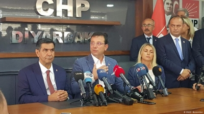 İmamoğlu: Tahir Elçi'nin mezarını ziyaret etti