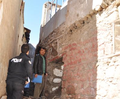inşaat işçisi, çöken duvarın altında kalarak öldü