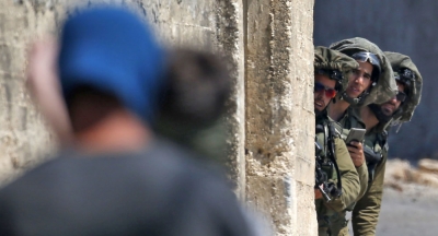 İsrail askerlerinden Batı Şeria'ya baskın: 14 Filistinli gözaltında