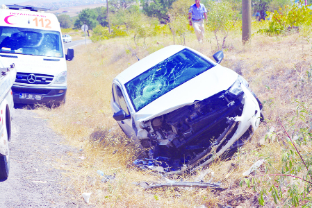 KAZA YERiNE GELEN AMBULANSA A‡ARPTI