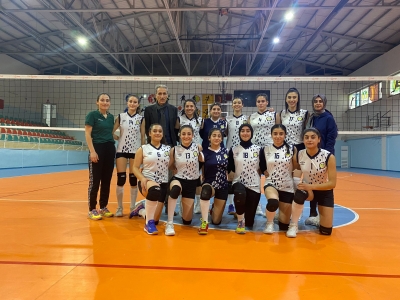 KADIN VOLEYBOL TAKIMI İKİNCİ YARIYA GALİBİYETLE BAŞLADI  