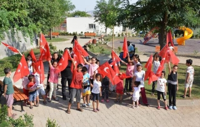 Kaymakam Öztürk, iki mahallede yapımı tamamlanan parkların açılışını yaptı