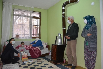 Kaymakam Öztürk'ten yaşlı ve hasta ziyareti