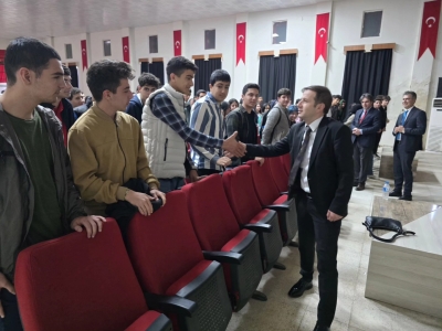Kaymakam  Ulusoy, öğrencilerle bir araya geldi