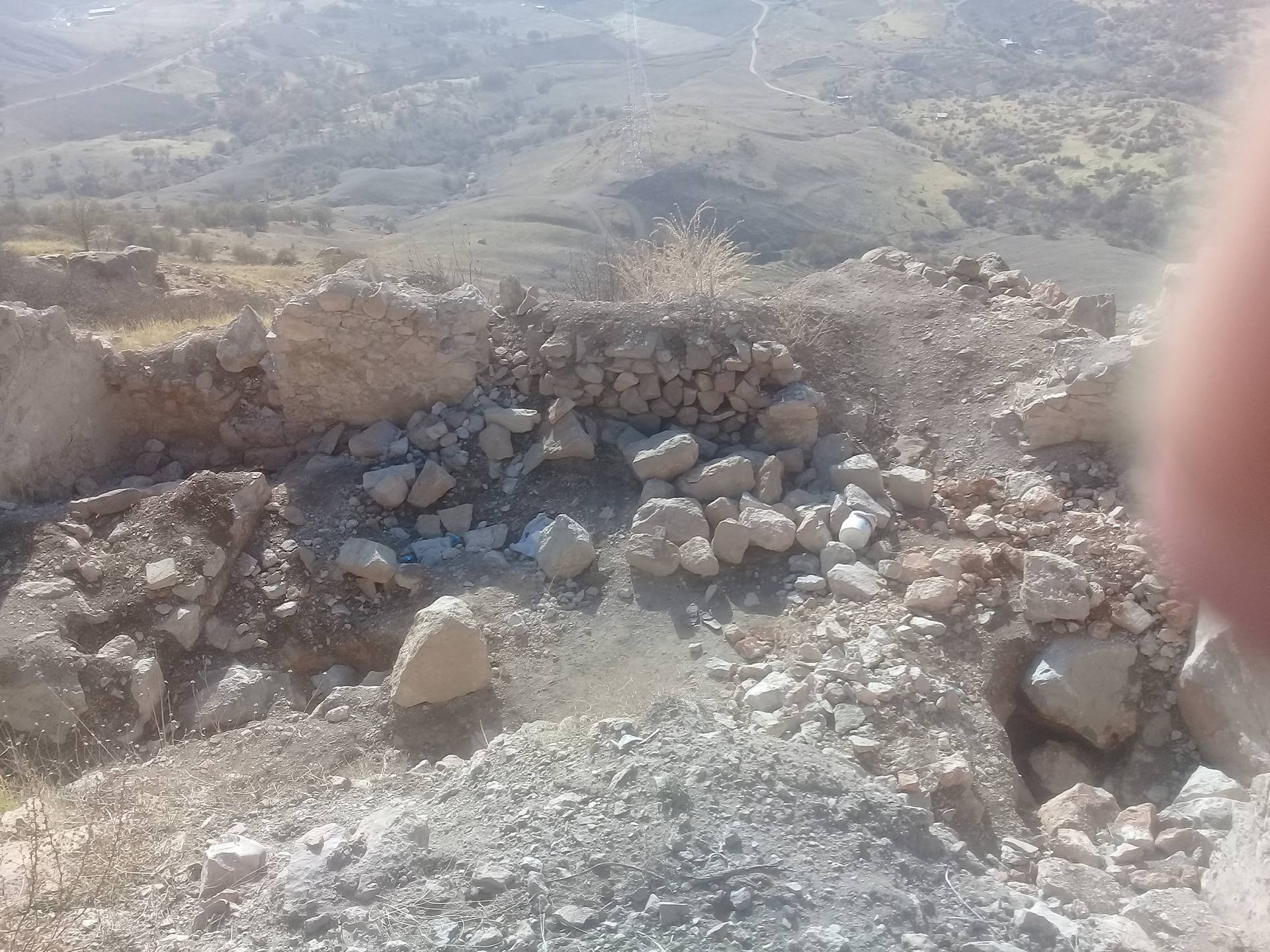 Define avcıları tarihi alanı delik deşik etti